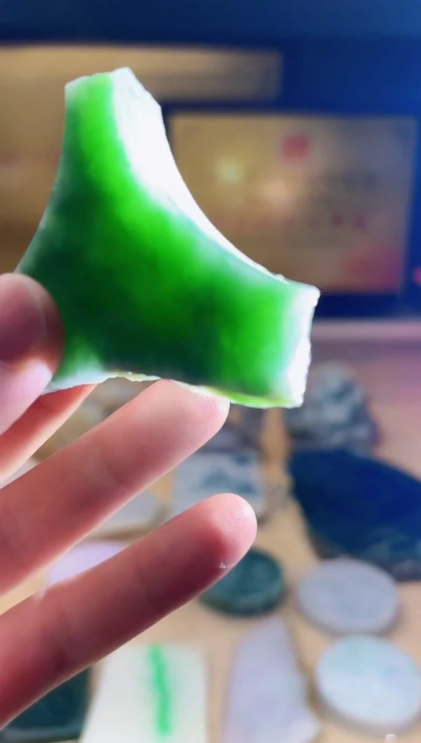 翡翠挂件未镶嵌A货张麦7365
