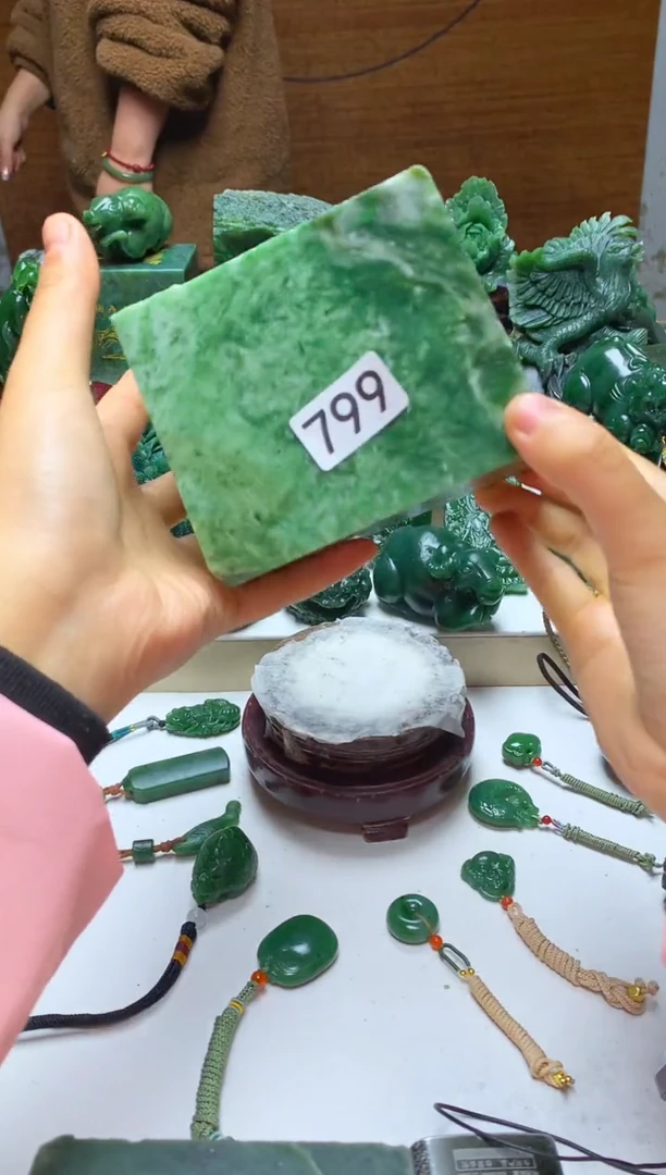 未镶嵌和田玉摆件1