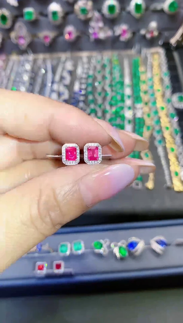 【闪购商品】红宝石耳钉18K金镶嵌1.2ct