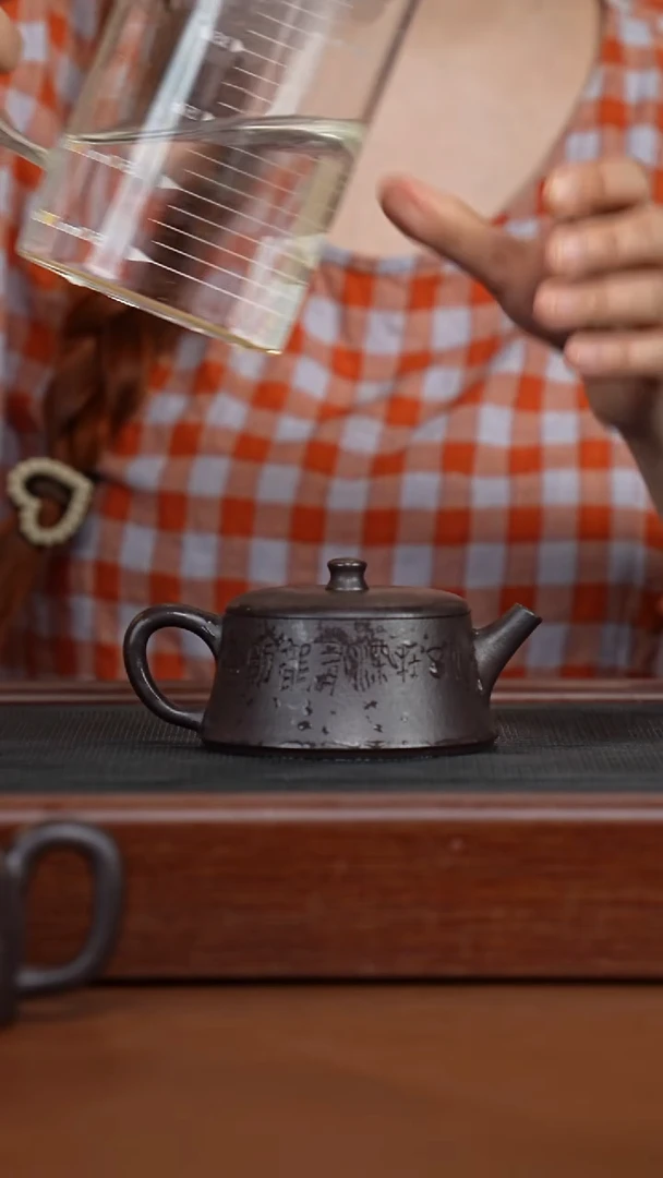 茶壶紫砂黑墩头刻绘云柱