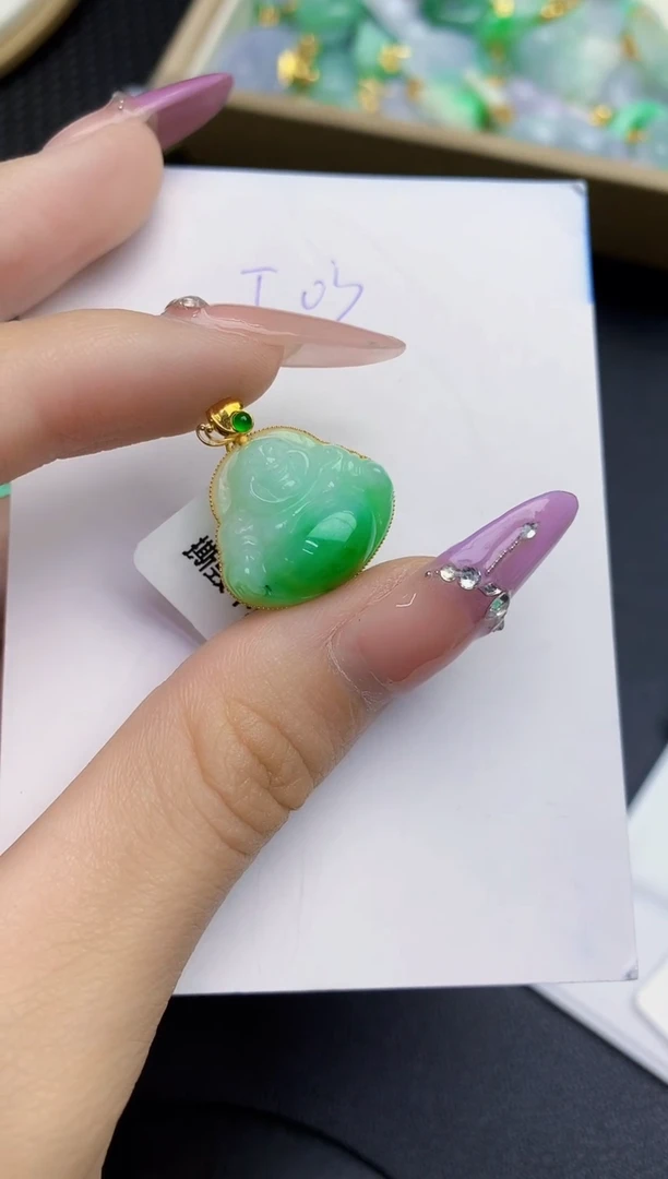 翡翠18K金镶嵌颈饰缅甸天然翡翠A货