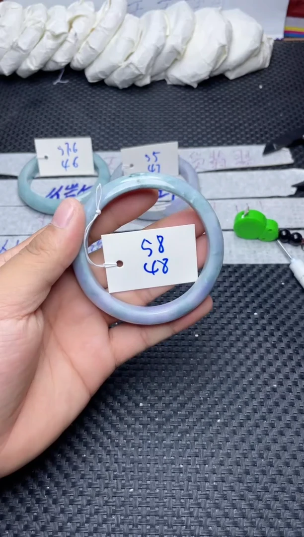 未镶嵌手镯翡翠48