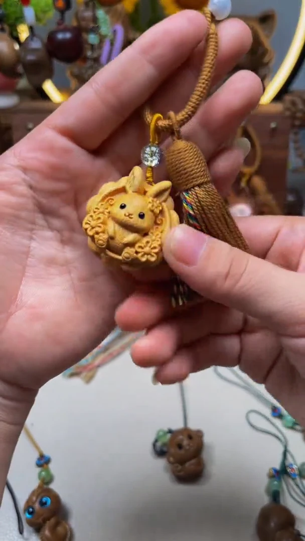 檀香木中秋月饼兔挂件