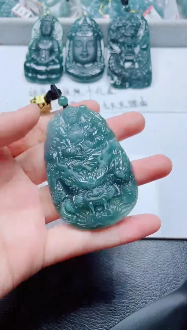 颈饰未镶嵌翡翠