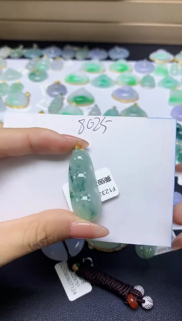 翡翠18K金镶嵌颈饰天然自然緬甸A貨翡翠