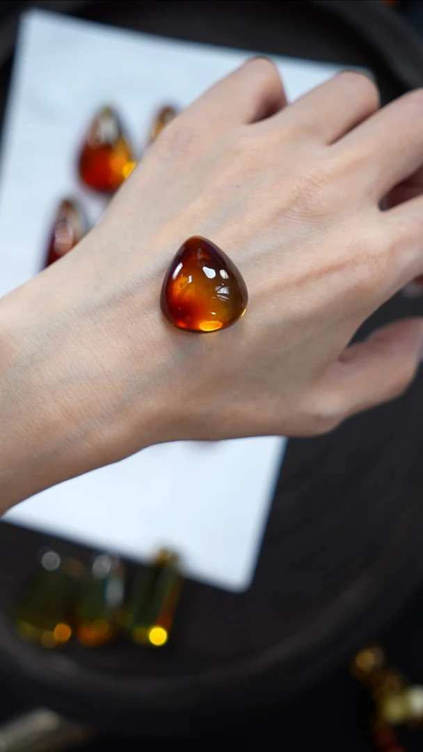 未镶嵌蓝珀裸石红蓝珀吊坠