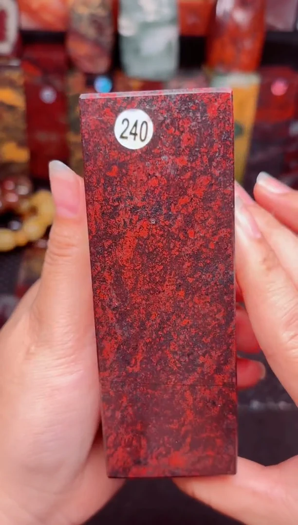 玉桂林鸡血玉印章摆件240