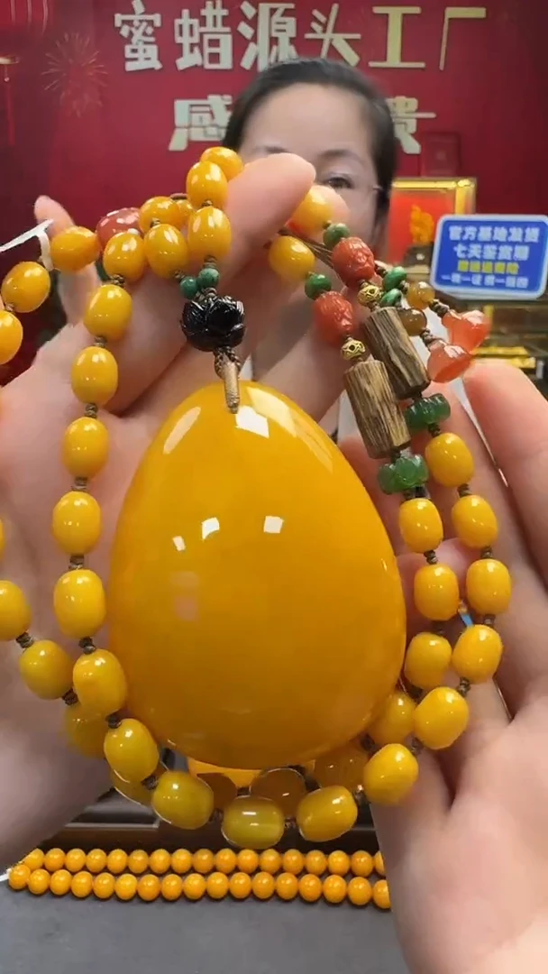 琥珀吊坠(赠链)18K金镶嵌蜜蜡水滴套装