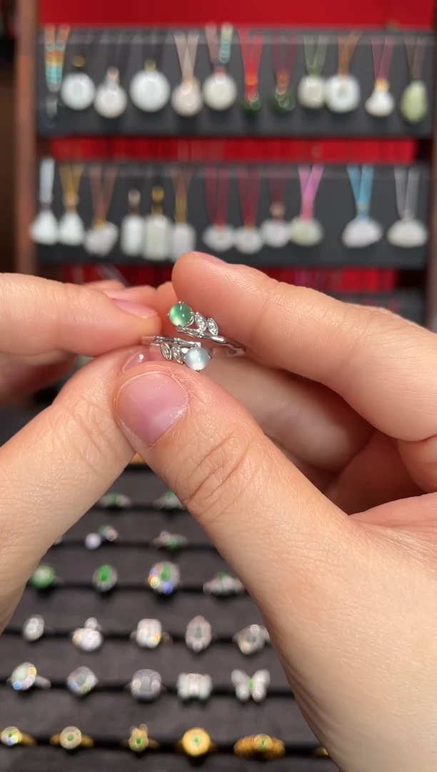 颈饰银S925镶嵌翡翠戒指