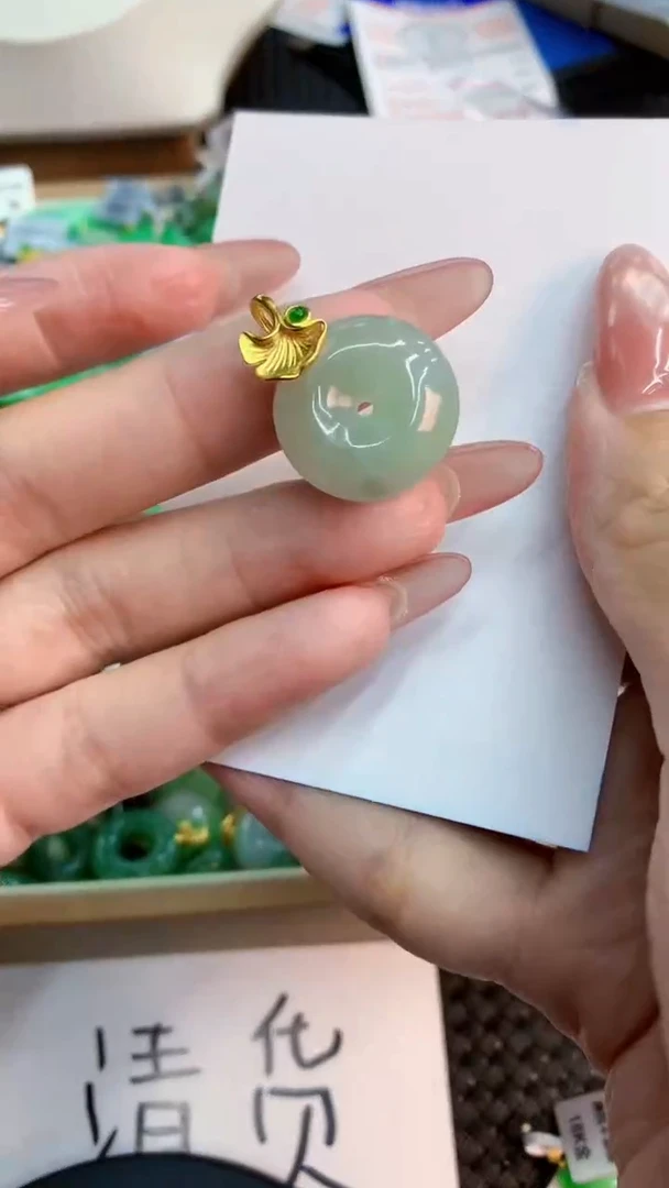 翡翠未镶嵌吊坠(不含链)1