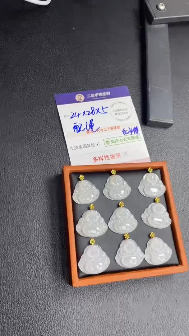 18K金镶嵌挂件翡翠白冰佛公多样性发其一CP16配绳