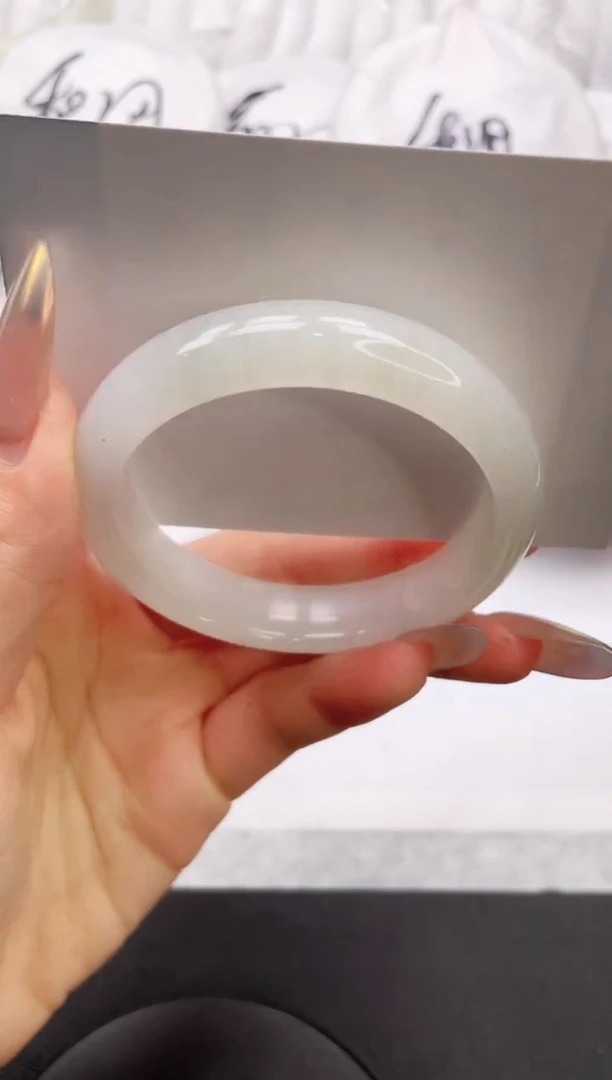 【闪购商品】石英质玉手镯未镶嵌12K48-53