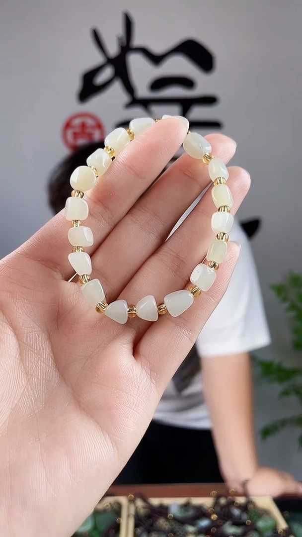 和田玉未镶嵌颈饰拍一发一，多样性发货