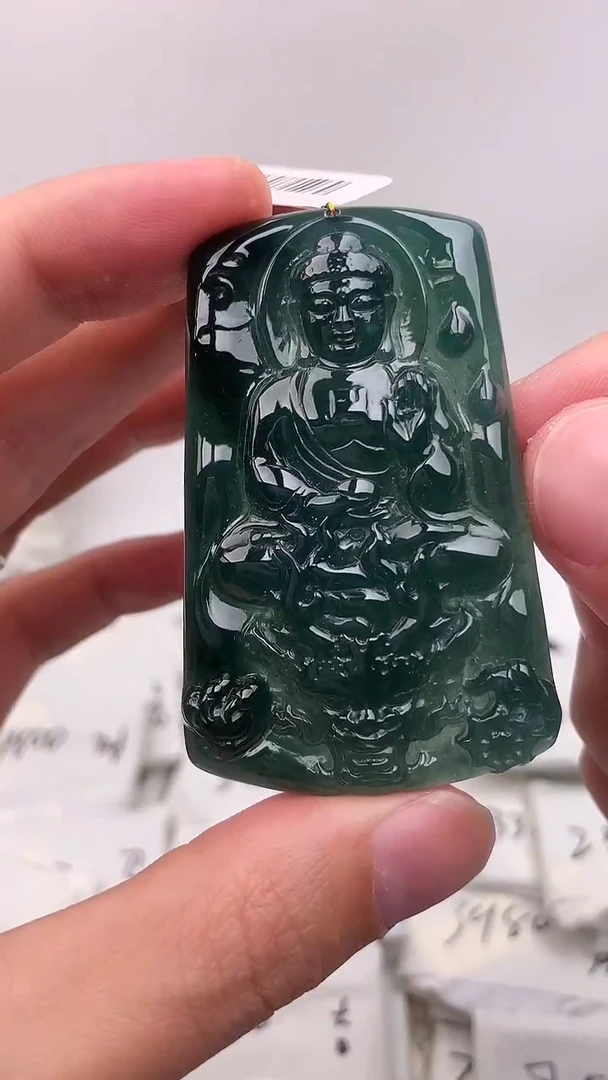 翡翠未镶嵌颈饰阿弥
