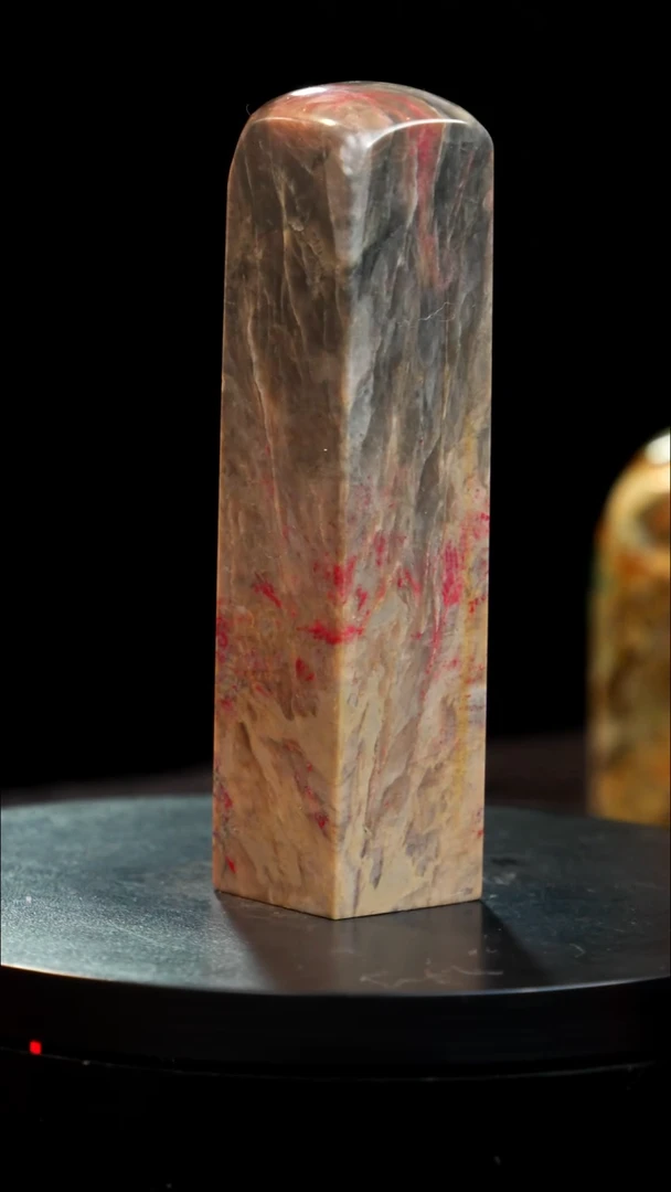 昌化石牛角鸡血石