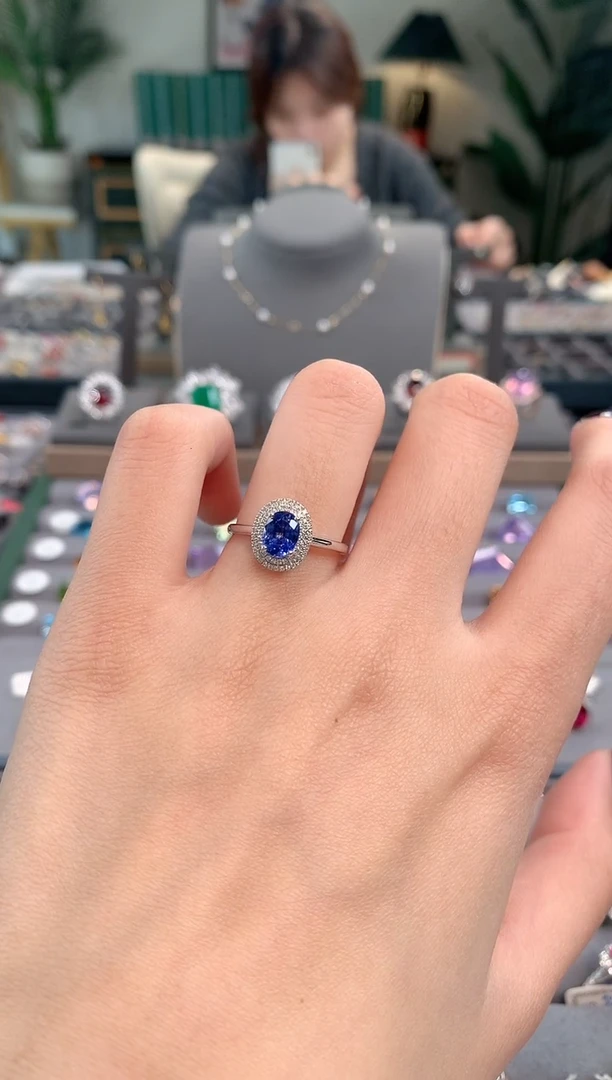 【闪购商品】蓝宝石戒指18K金镶嵌变色蓝宝石