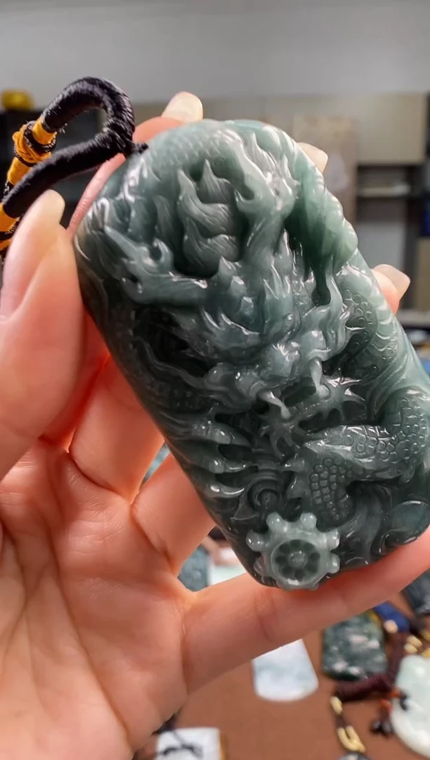 颈饰未镶嵌翡翠 多样性发其一