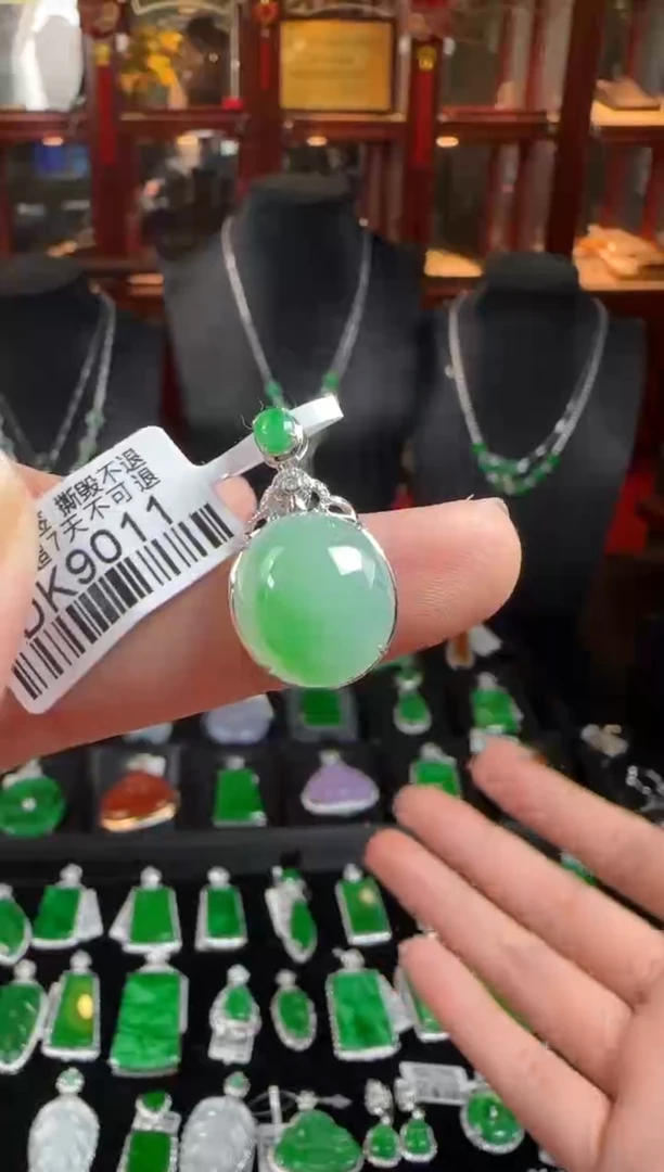 颈饰18K金镶嵌翡翠DK9011冰绿蛋面