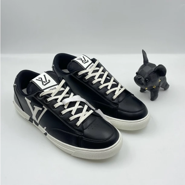 全新未使用 LouisVuitton/路易威登 查理黑色经典板鞋 42码