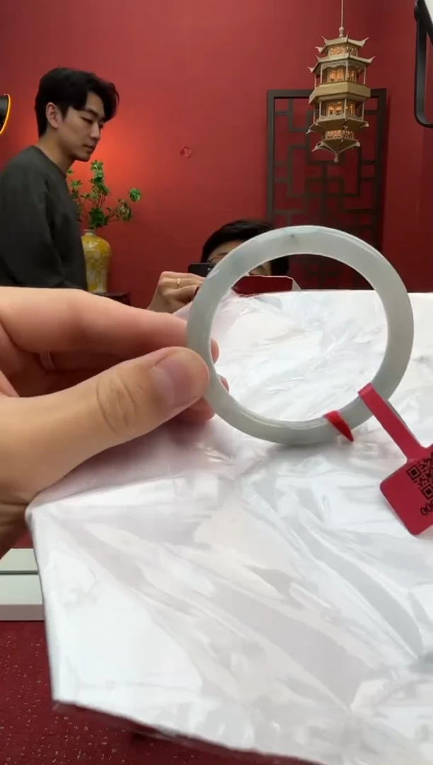 未镶嵌手镯（圆镯）翡翠翡翠手镯2