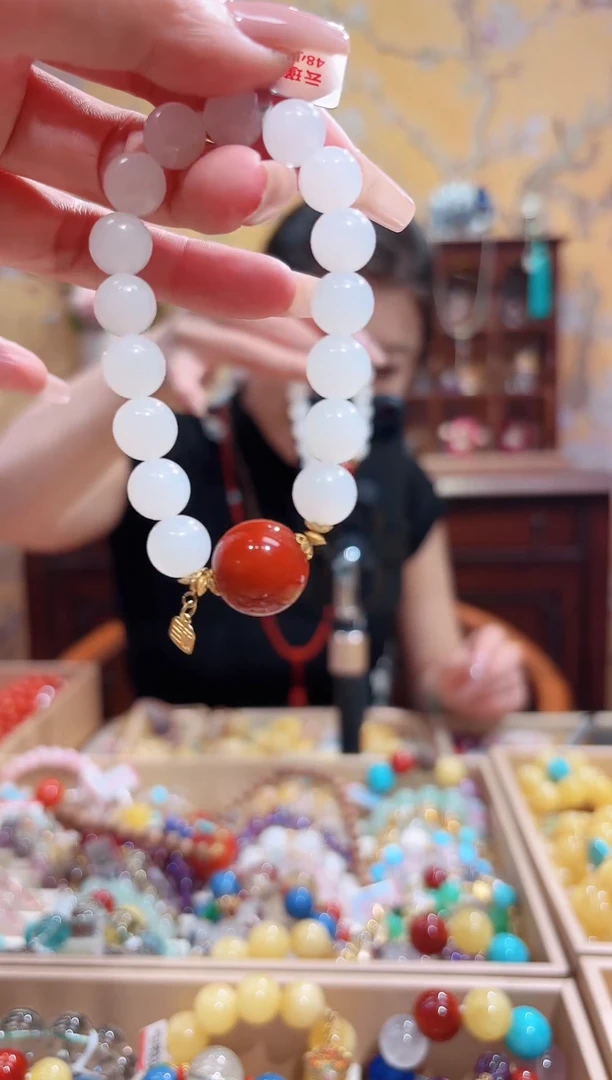 18K金镶嵌手串和田玉设计款珠串