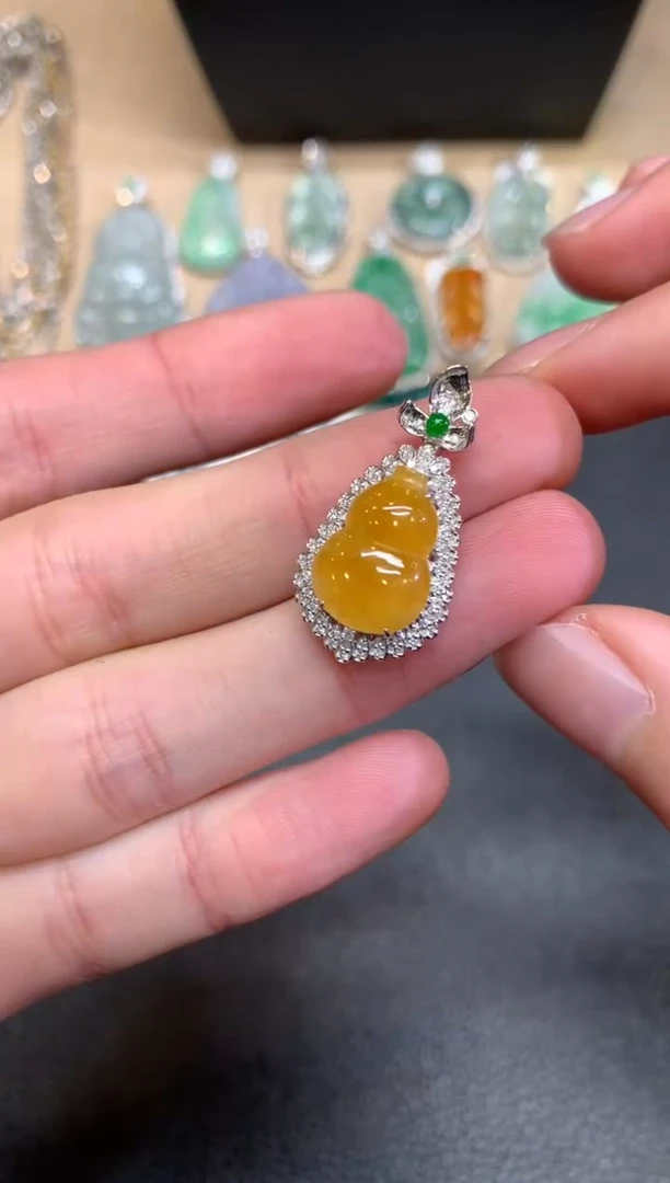 【闪购商品】翡翠颈饰18K金镶嵌葫芦【无服务费】