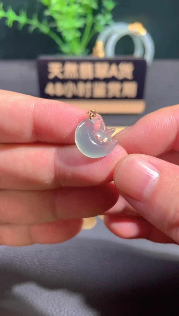 翡翠18K金镶嵌颈饰翡翠