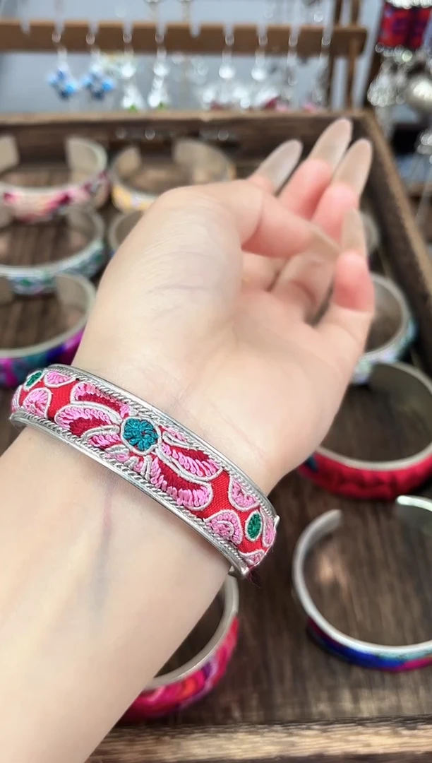 织绣民族风非遗老绣苗银饰品200