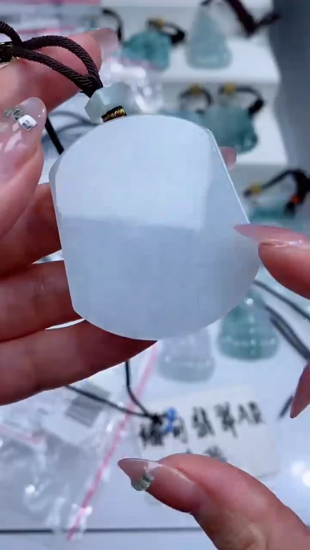 颈饰未镶嵌翡翠吊坠