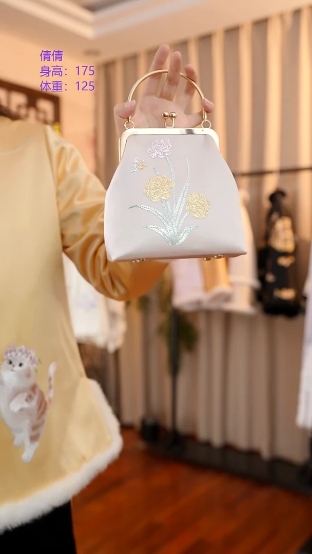 刺绣用****3非遗服饰一物一件