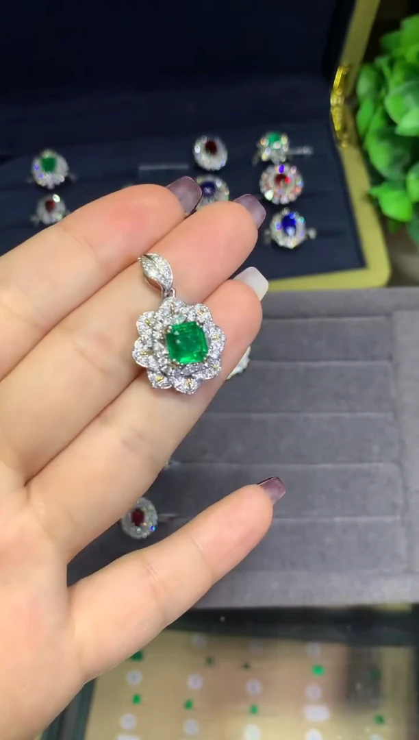 18K金镶嵌戒指祖母绿1.81ct