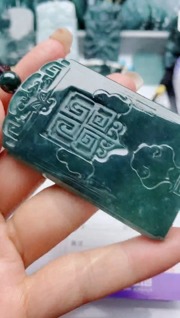 颈饰未镶嵌翡翠