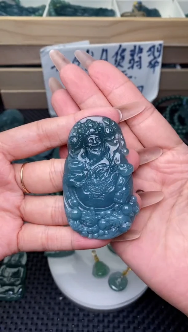 翡翠未镶嵌颈饰