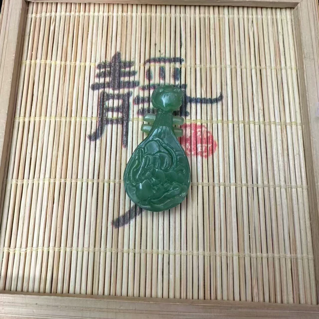 和田玉碧玉琵琶吊坠1111
