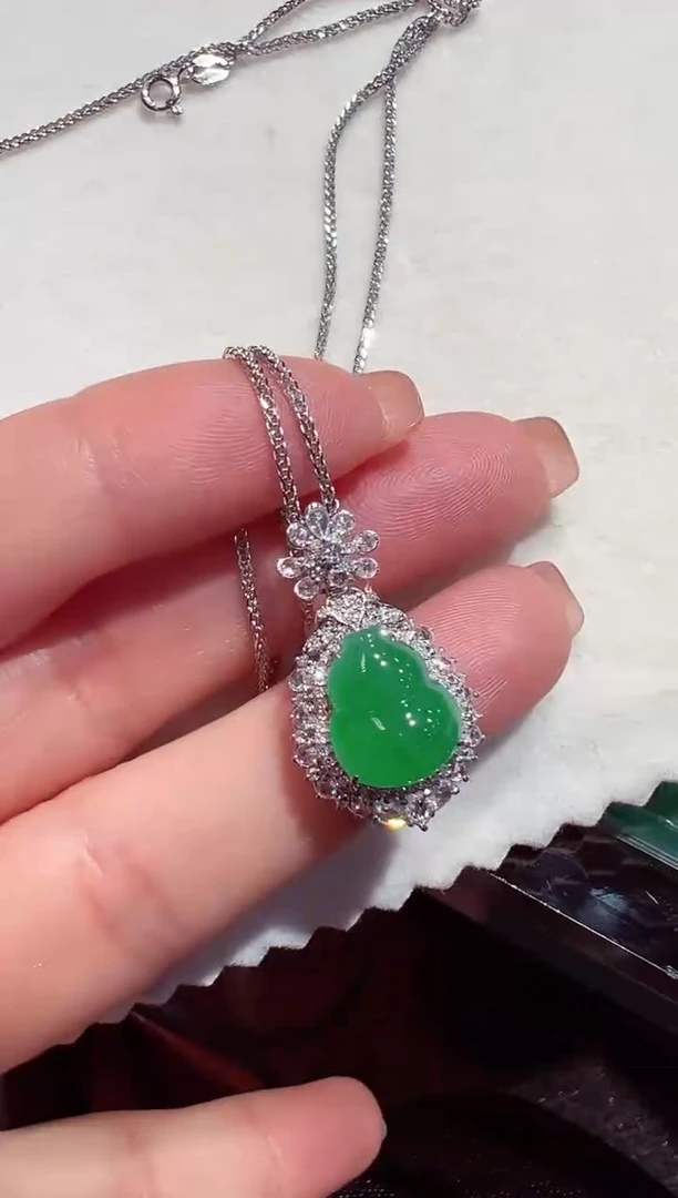 【闪购商品】翡翠吊坠(赠链)18K金镶嵌翡翠吊坠