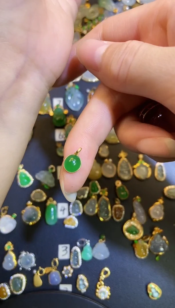 吊坠(不含链)18K金镶嵌翡翠闯***飞天然A货翡翠