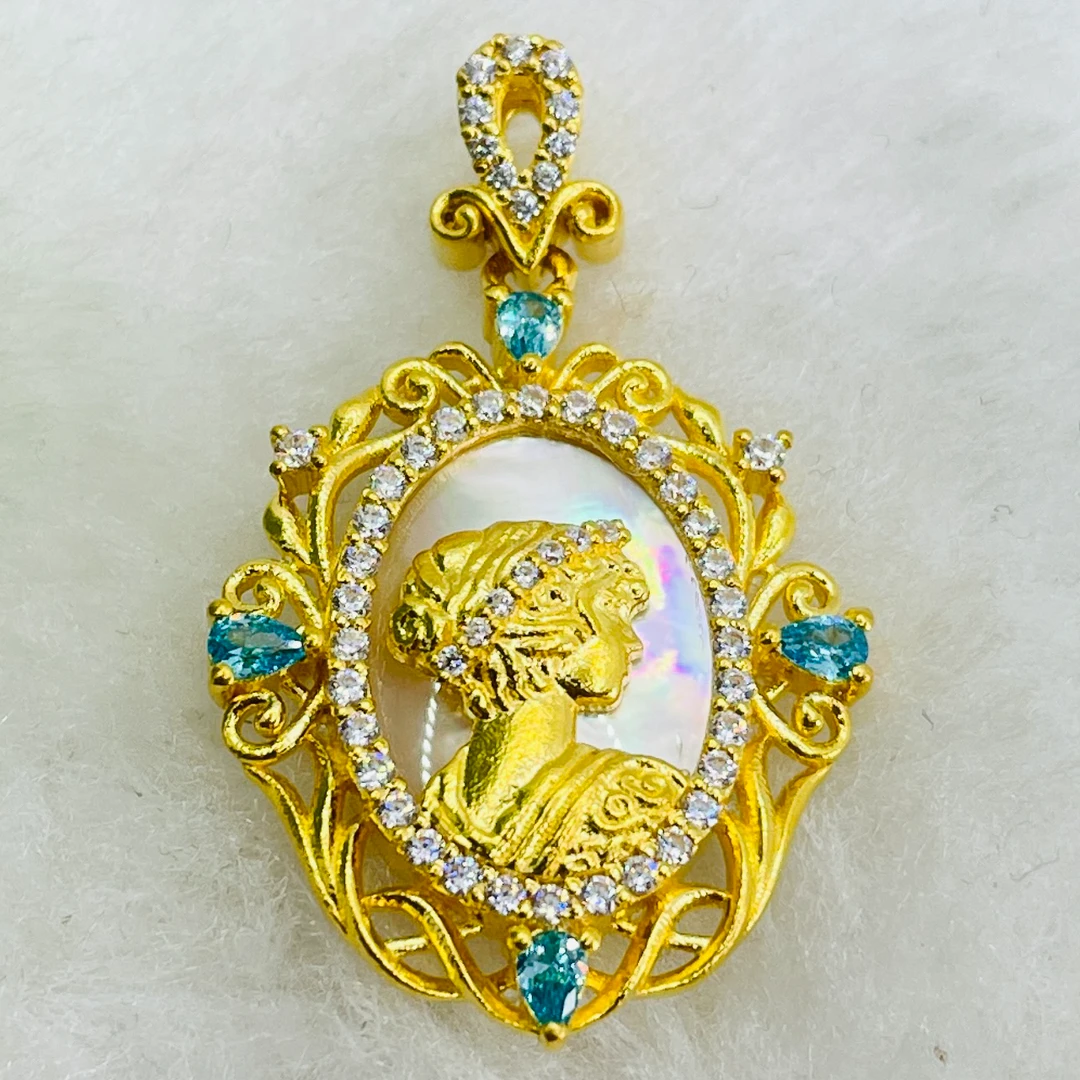 足金5G工艺 镶嵌女王牌吊坠 附加费418