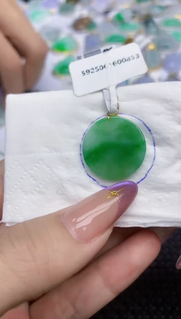 翡翠18K金镶嵌颈饰   天然翡翠A货  百元以上9米证书费自理