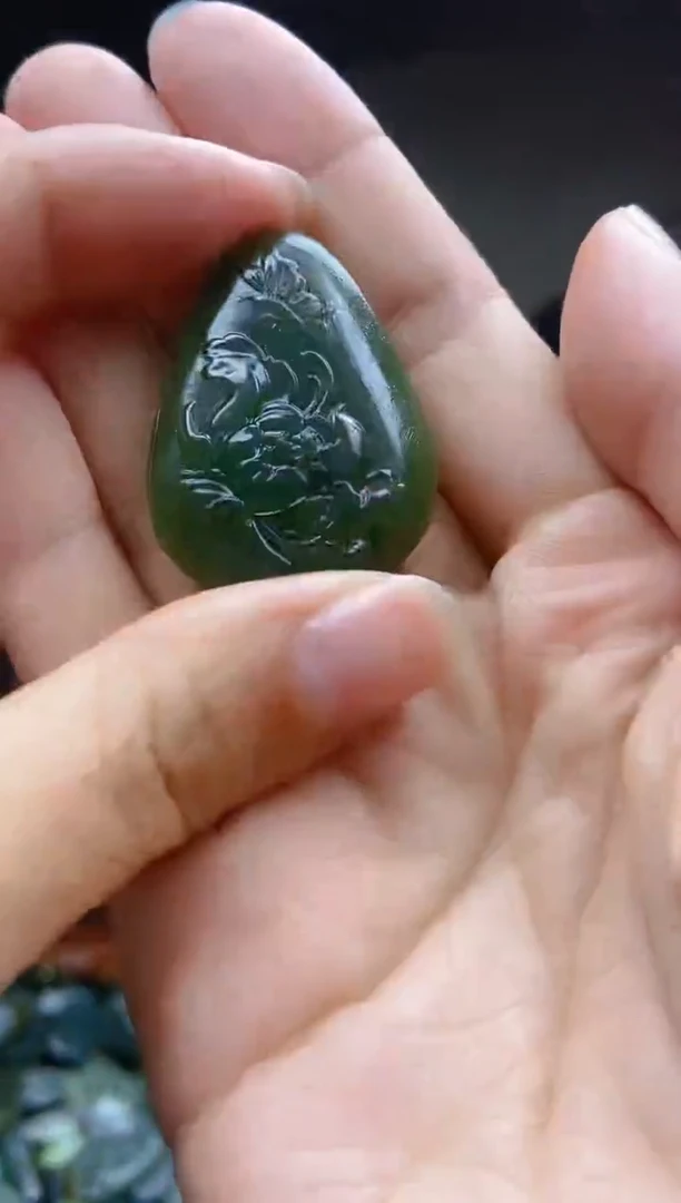 颈饰未镶嵌和田玉1