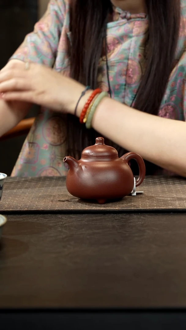 茶壶紫砂桃花紫泥三足乳鼎270cc