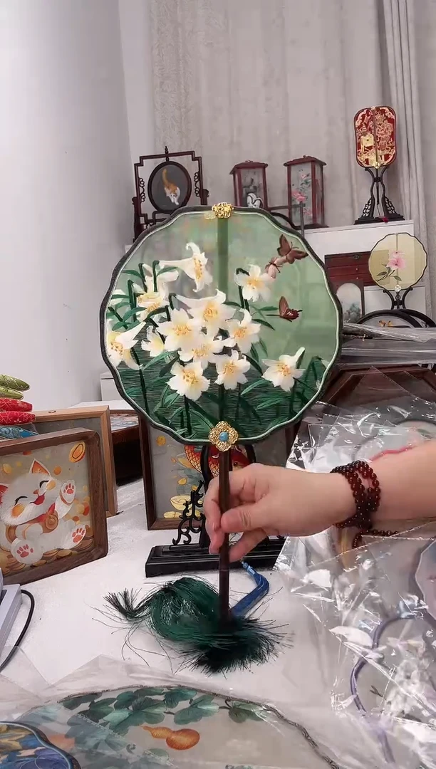 扇子苏绣作品手工团扇