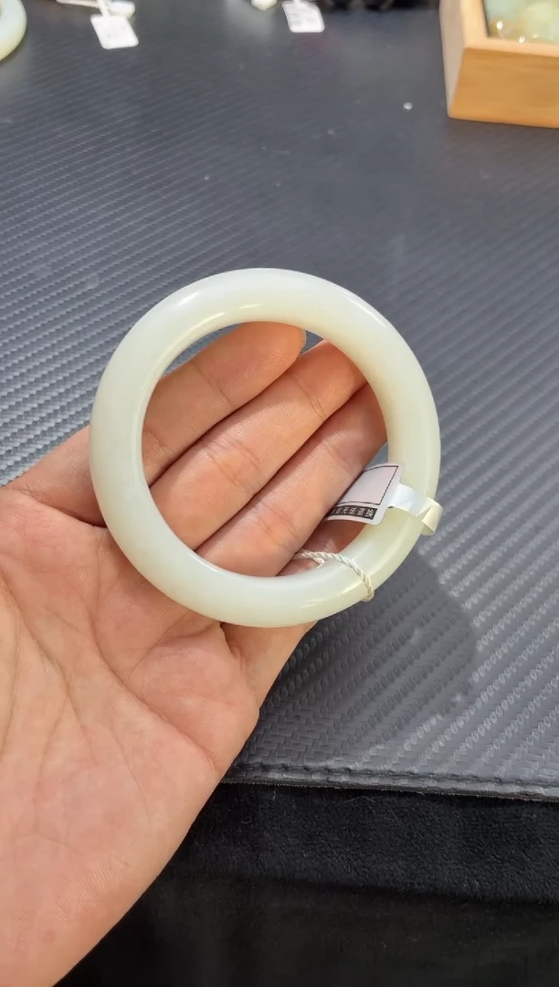 未镶嵌手镯和田玉（白玉）且末糖白手镯54+微色差