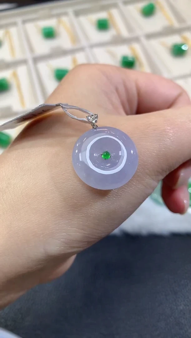 吊坠(不含链)18K金镶嵌翡翠A8  紫货有一定色差 多样性发货一件