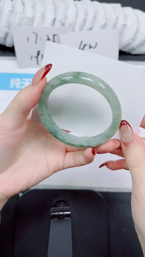 【闪购商品】石英质玉手镯未镶嵌364