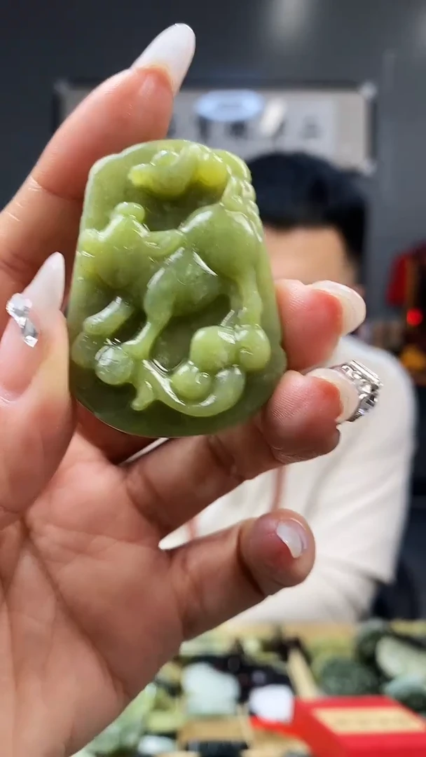未镶嵌岫玉吊坠