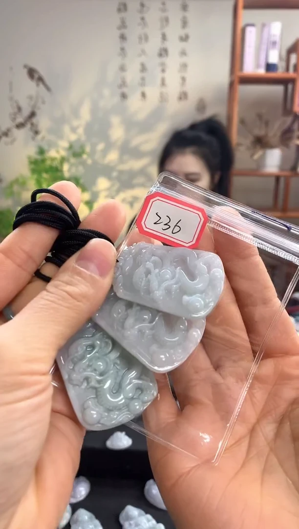 【闪购商品】翡翠颈饰未镶嵌龙牌236 多样性发一件