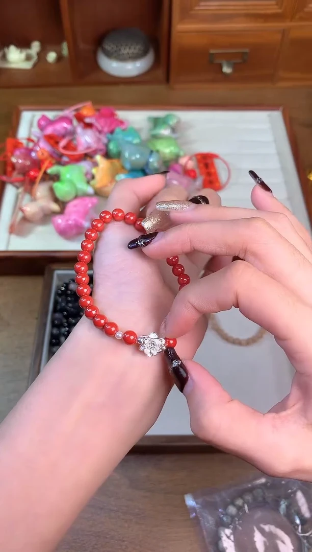 【闪购商品】和田玉手链未镶嵌足银莲花镜面红纱单圈