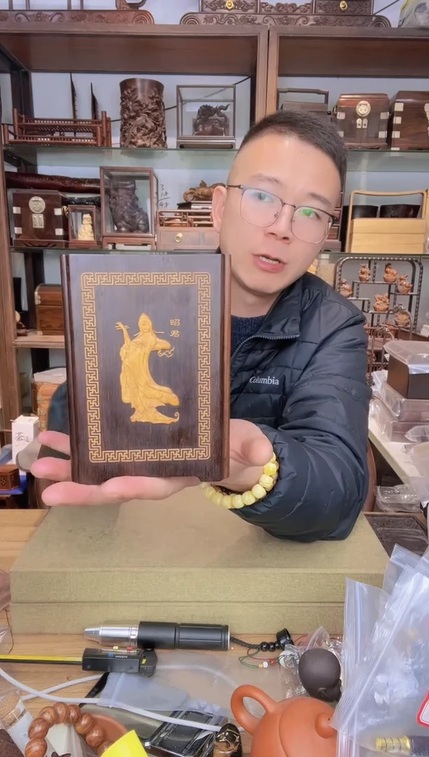 【闪购商品】乌木类书架653大红酸枝嵌黄杨笔筒  四大美女