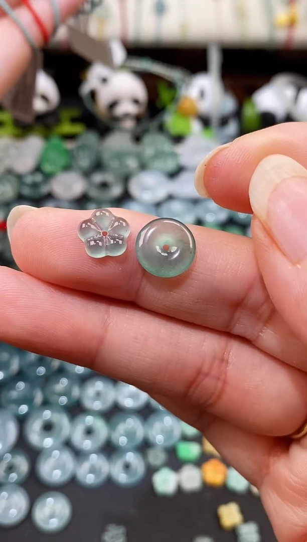 未镶嵌散珠翡翠翡翠冰种花花平安扣