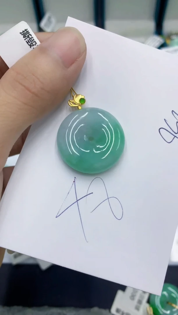 翡翠挂件未镶嵌翡翠